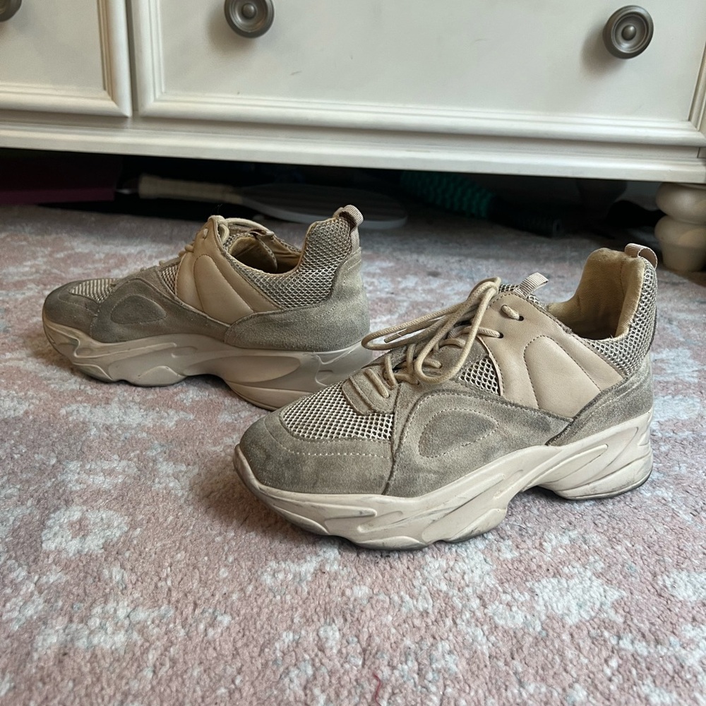 Steve Madden chunky nude sneaker